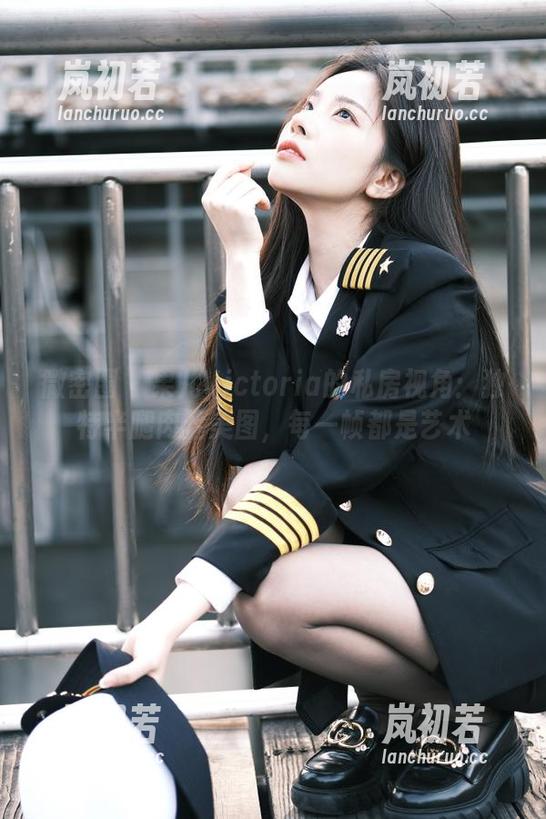 果儿Victoria 微密圈 - 果儿Victoria的私房视角:独特半腿肉丝美图,每一帧都是艺术