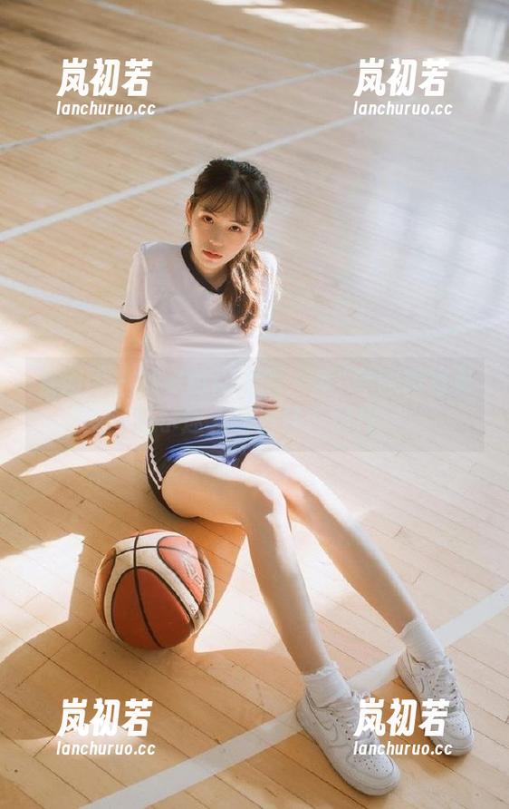 果团网-龚玥菲 果团网 - 徒步时尚之路:龚玥菲眼镜写真展示迷人的肖像与图片