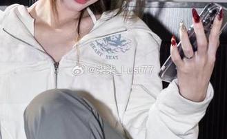 值得关注的柒柒不可爱自拍：图库中的精选佳作分享