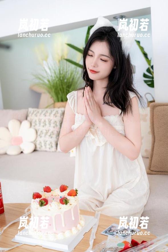 桃良阿宅用白毛衣打动心灵，快来欣赏这全套图集的可爱瞬间！