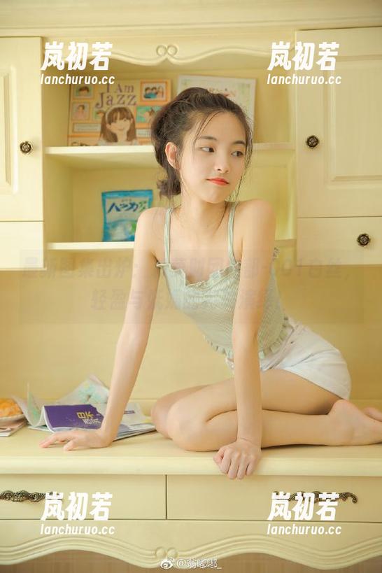 森萝财团 最新图集出炉:森萝财团内部-001白丝,轻盈与妩媚的完美演绎!