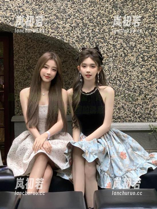 随森萝财团一起走进教室，尽享JK白丝少女高清套图的诱惑