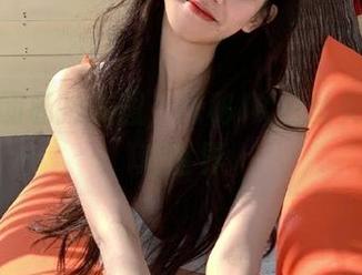 森萝财团私拍美图，探秘JK白丝美足的诱惑世界