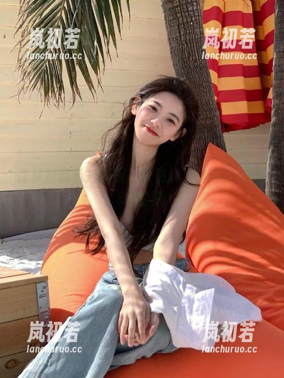 森萝财团 森萝财团私拍美图,探秘JK白丝美足的诱惑世界