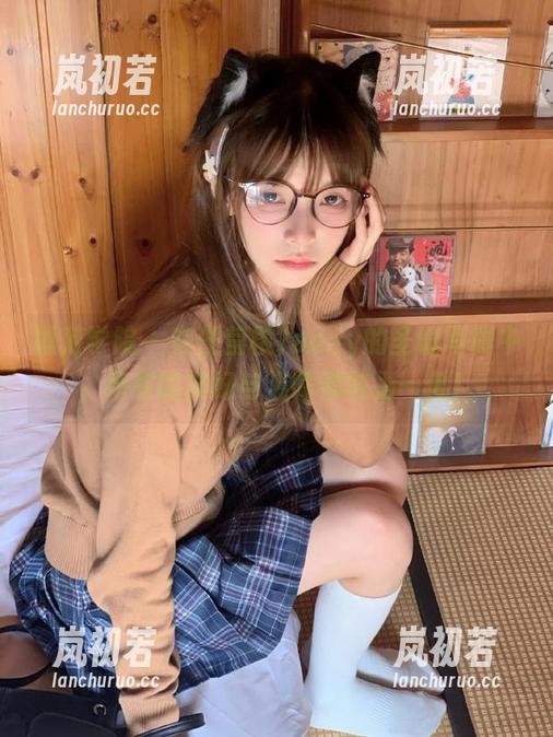 模范学院-任莹樱Jenny 模范学院 - 在任莹樱Jenny的圣诞写真中,所有的美好与温暖都融为一体!