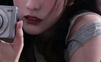 模范学院 – 小果冻儿的优雅时刻：精选写真集与礼服的绝美邂逅
