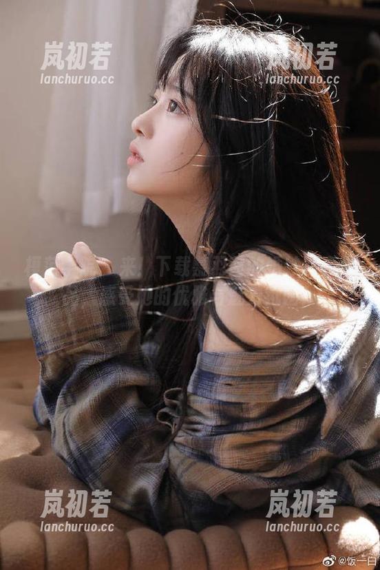 模范学院 - 来！下载慕羽茜的婚纱写真作品，感受她的优雅与魅力氛围！