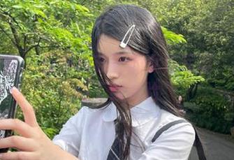 模范学院 – 探索白茹雪的女仆写真：尽享高清下载体验