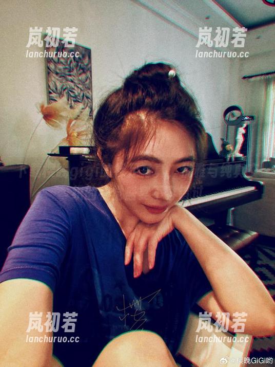 樱晚gigi 下载樱晚gigi的裸足写真,优雅与纯真交织的视觉盛宴不容错过