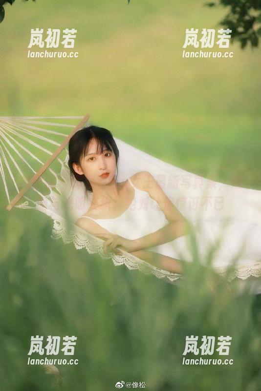 洁己u 微密圈 - 探索洁己u女王最新写真集,黑暗与光明交织,绝对让你惊讶不已