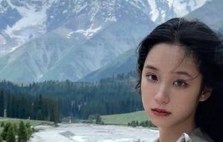 爱蜜社 – 萌白酱双马尾美图推荐，收录了她最动人的精选照片