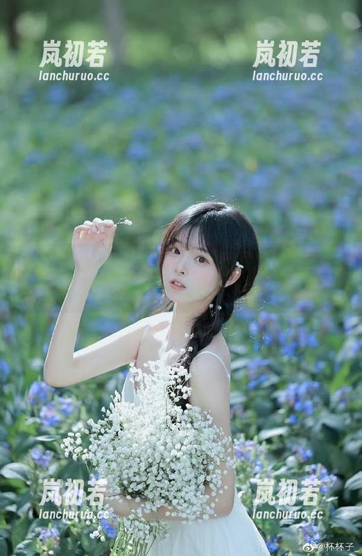 爱蜜社 - 套图精选：黄歆苑裸足写真，明媚夏日的风情与自然之美
