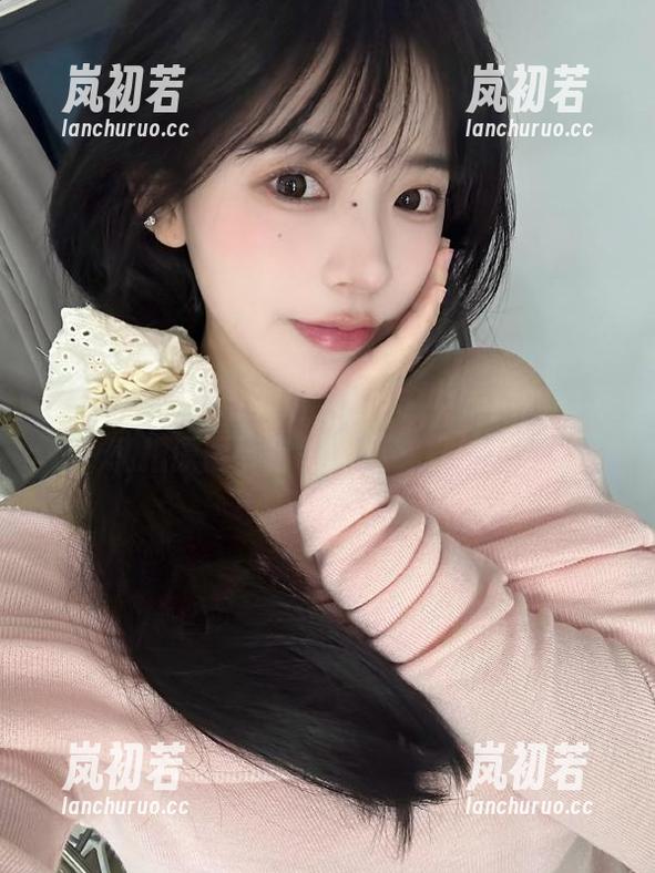 物恋传媒 - 佳琪从繁花似锦中走过的瞬间，私拍原图带你领略不一样的美丽！