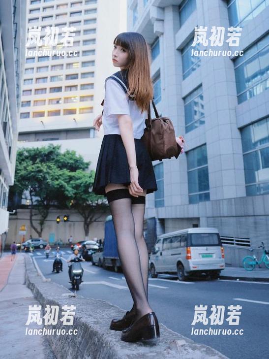 物恋传媒 - 小谷牛仔裤高清写真图册，让你感受不可抗拒的魅力与自信！