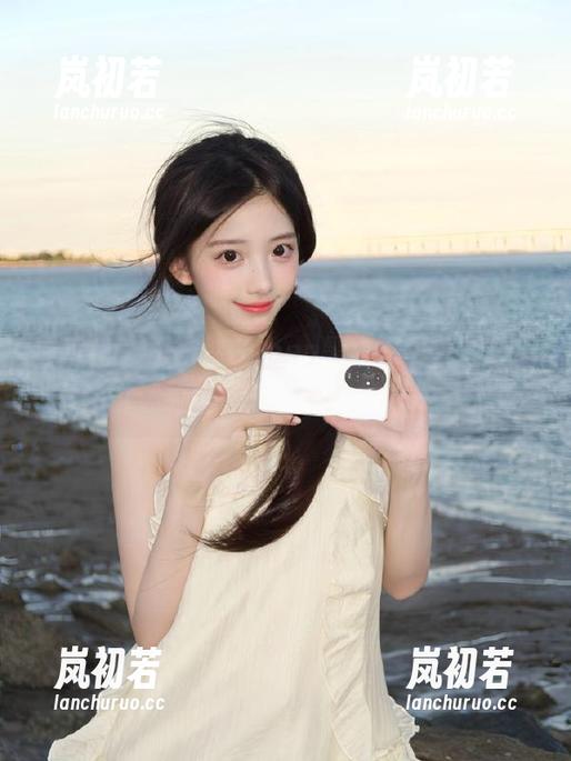 猫萌榜 - 王婉悠Queen黑白写真套图：以影像讲述故事，感受情感的真实与力量