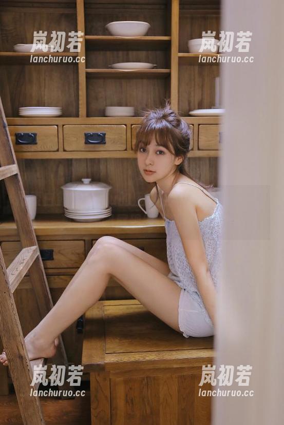 白露Bululu 探索白露Bululu的魅力世界,她的美脚写真与美图展现时尚新风潮!