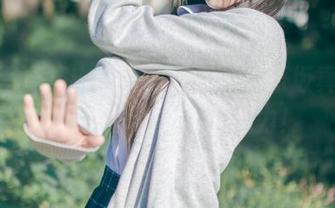 和服写真集中的灵魂之美，神乐坂真冬带你下载领略独特的魅力！