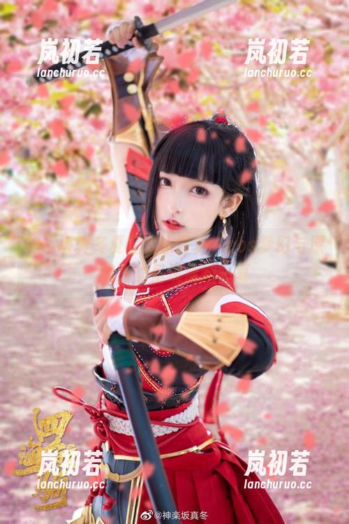 神乐坂真冬 神乐坂真冬夏日戏水写真,cos梦幻与原图为你呈现清新一夏