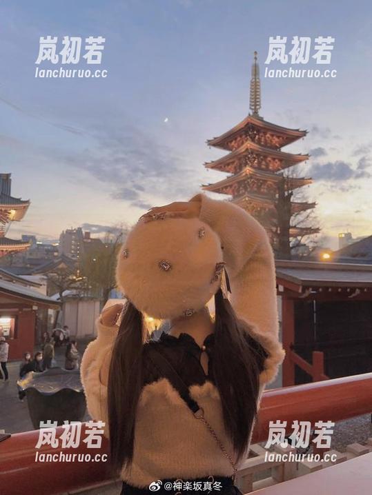探索神乐坂真冬的世界：蓬山夜吟图集分享之旅