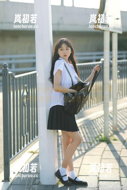 秀人网-Angela小热巴 秀人网 - Angela小热巴教室写真合集:探寻学生时代的清新与梦幻瞬间