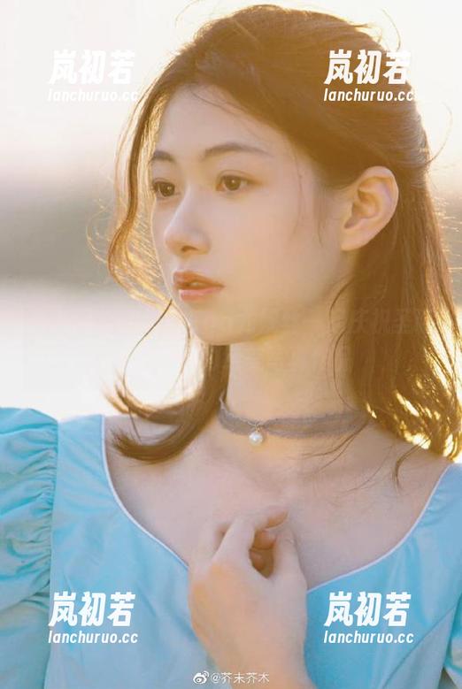 秀人网-Egg尤妮丝 秀人网 - 免费与Egg尤妮丝一起庆祝圣诞,下载她的绝美写真作品