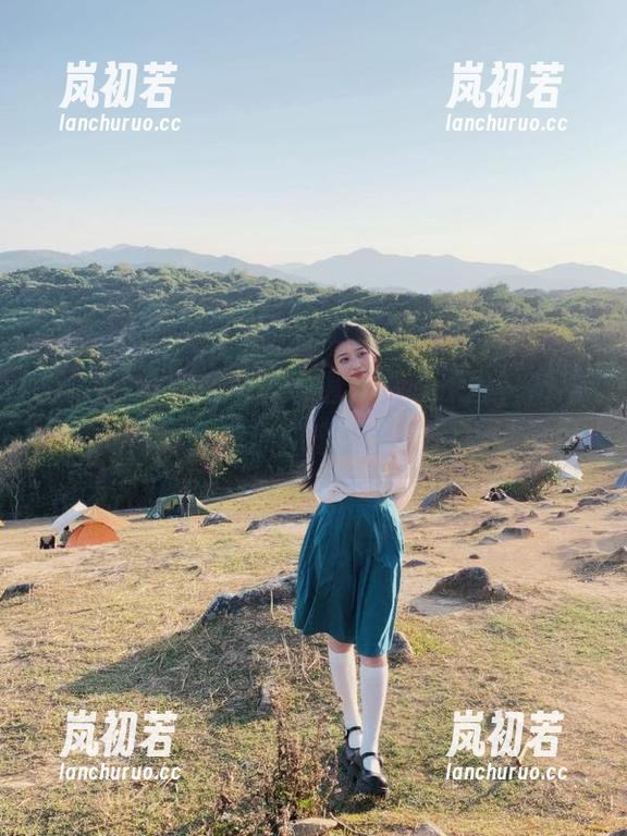秀人网-Miko酱 秀人网 - 当视觉艺术遇上情感深度,Miko酱的写真全集原图邀你共赏精彩剧情!