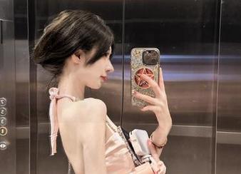 秀人网 – Mio莉莉丝黑白摄影精选：原图带来的情感深邃与视觉冲击！