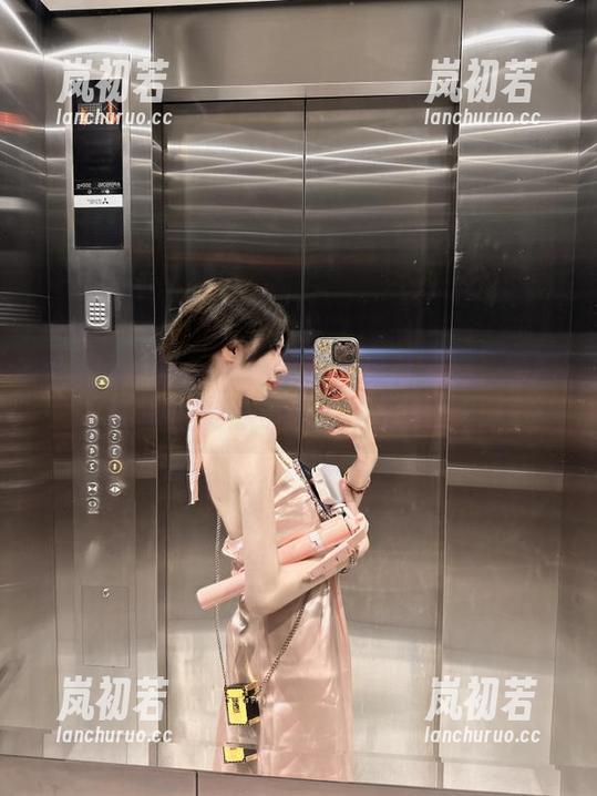 秀人网-Mio莉莉丝 秀人网 - Mio莉莉丝黑白摄影精选:原图带来的情感深邃与视觉冲击!