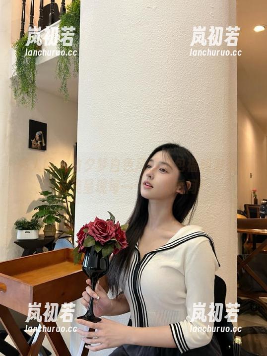 秀人网-俞夕梦 秀人网 - 俞夕梦白色风情图包福利发布,完美呈现每一个动人瞬间!