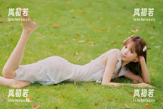 秀人网 - 精选在线“凌希儿夏日”写真合集，带你领略夏日的多姿多彩！