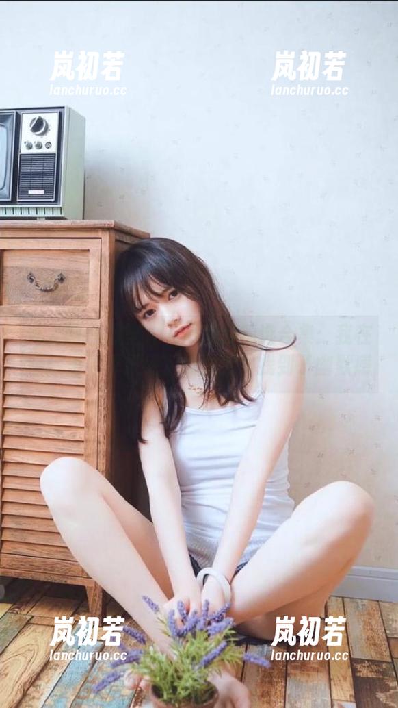 秀人网-双笙Alina 秀人网 - 双笙Alina婚纱精选合集:我在婚纱里寻求灵感,没想到却找到了幽默感