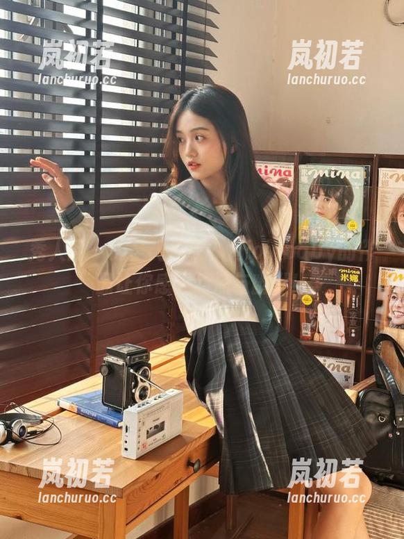 秀人网-周jojobaby 秀人网 - 无圣光泳衣?周jojobaby的作品让你感受清凉与幽默!