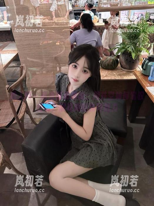 秀人网 - 高清图册揭秘：周井空如何驾驭红裙，展现她的独特魅力
