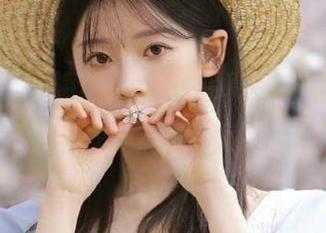 秀人网 – 夏旖诺的修女写真，带你领略原图与资源的完美结合