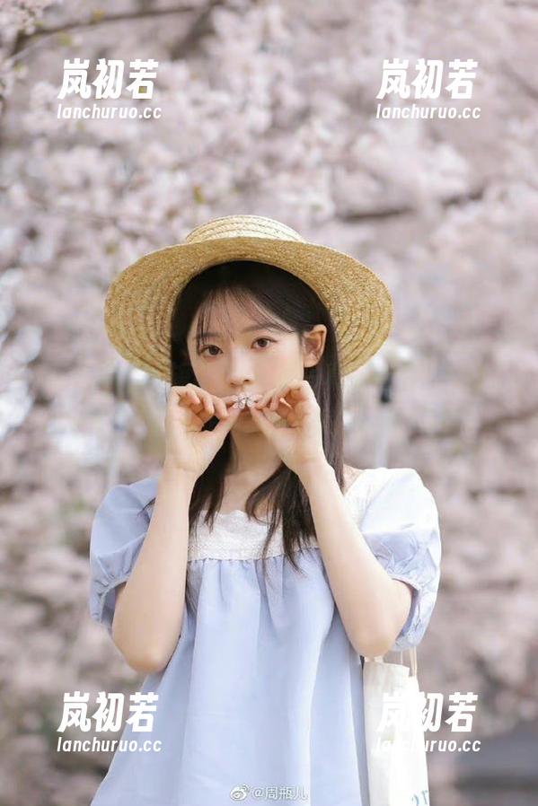 秀人网 - 夏旖诺的修女写真，带你领略原图与资源的完美结合