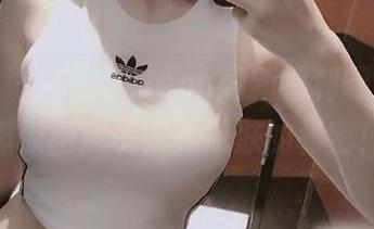 秀人网 – 娜露Selena最新福利曝光，白嫩原图展示完美肌肤的秘密！