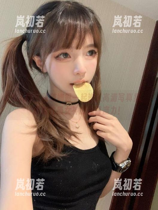 秀人网 - 跟随娜露一起进入高清写真集，感受性感女神的翘臀魔力！
