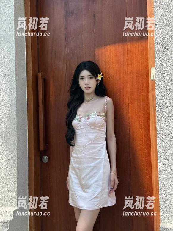 秀人网-安然maleah 秀人网 - 走进安然maleah的JK写真合集:多姿多彩,尽显个性与风情!