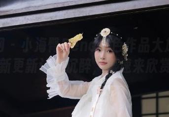 秀人网 – 小海臀Rena白色作品大放异彩，最新更新让人沉醉，速速来欣赏吧！