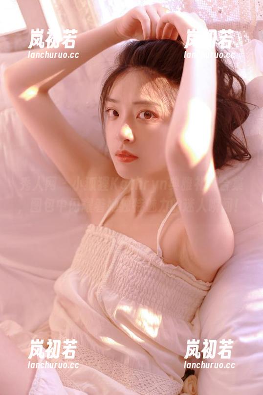 秀人网-小狐狸Kathryn 秀人网 - 小狐狸Kathryn典雅礼服合集,图包中闪耀着她独特魅力的迷人瞬间!