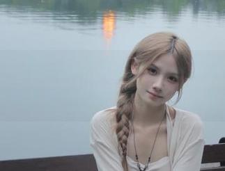 秀人网 – 原图分享小逗逗比基尼写真集，快来感受她的独特魅力与风格！