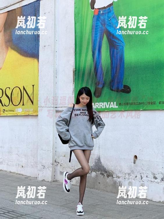 秀人网-小逗逗 秀人网 - 小逗逗倾情奉献:免费图册“裤里丝”写真,感受独特的艺术风格