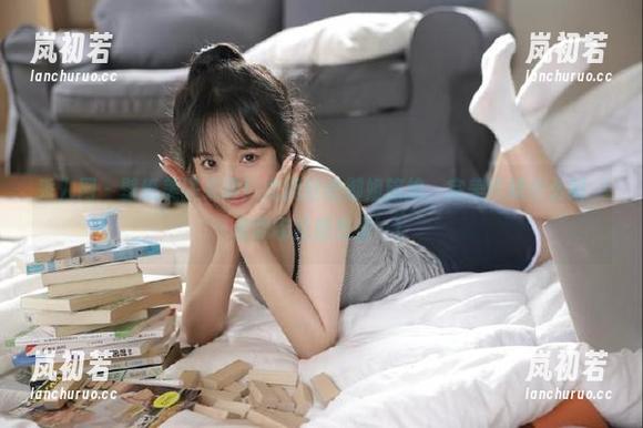 秀人网-尤妮丝 秀人网 - 壁纸美图来啦!尤妮丝的御姐旅拍,完美诠释什么叫‘走到哪儿都是景’!