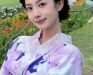 秀人网 – 一见倾心的感觉：抖娘利世棉袜写真原图，带你领略别样的风情