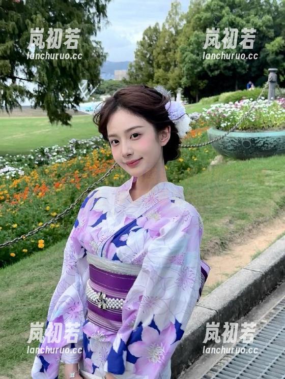秀人网 - 一见倾心的感觉：抖娘利世棉袜写真原图，带你领略别样的风情
