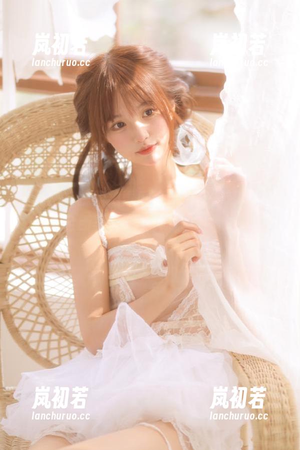 秀人网-拍黄瓜girl 秀人网 - 探索拍黄瓜girl女友的艺术之美,获取全新写真原图资源,尽情体验她的风采