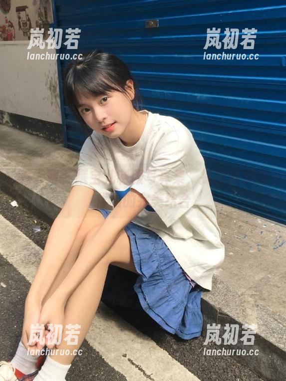秀人网-曦宝儿 秀人网 - 曦宝儿制服写真集,探索甜美与优雅的完美结合