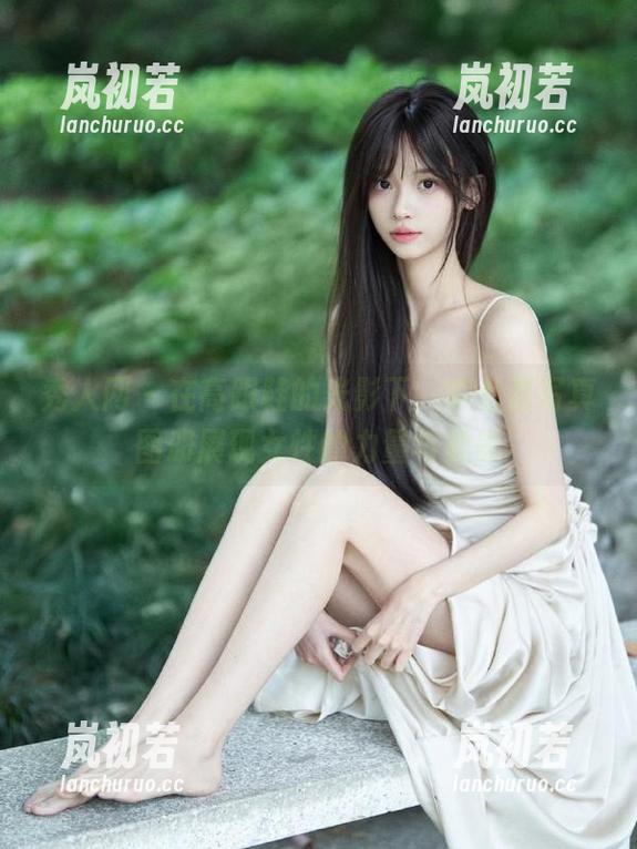 秀人网-李七喜 秀人网 - 在高跟鞋的光影下,李七喜写真图册展现女性的力量与柔美