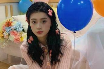 秀人网 – 果儿celia黑白写真元素，高清图片展示她独特的审美与创作灵感