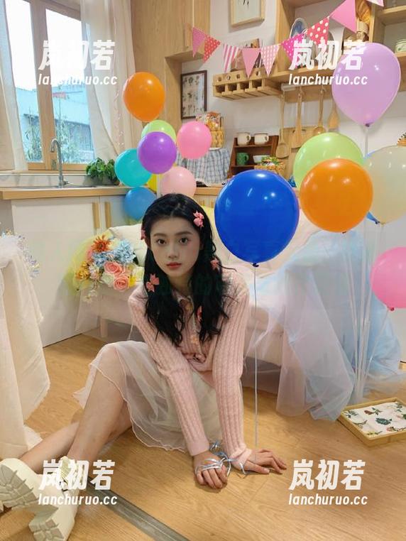 秀人网-果儿celia 秀人网 - 果儿celia黑白写真元素,高清图片展示她独特的审美与创作灵感